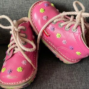 Too cute!! Little girls pink booties.
